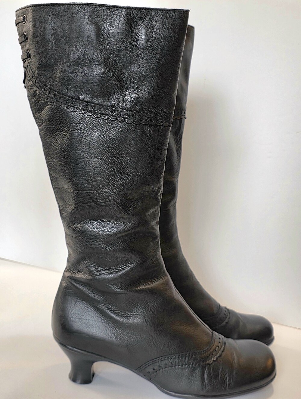 La Canadienne Vintage Black Leather Knee-High Kitten Heel Boots Size 11M